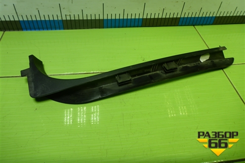 Накладка двери задней левой (на рамку задняя часть хетчбэк) (BM51A247B57AEW) для Ford Focus 3 с 2011г (Фокус)