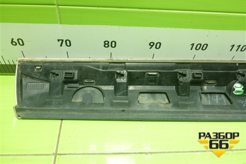 Накладка двери передней правой (32208739) для Volvo XC60 с 2017-2025г (ХС60)