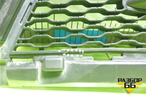 Решетка в передний бампер центральная (J8A217H750AA) для Land Rover Range Rover Velar с 2017г (Велар)