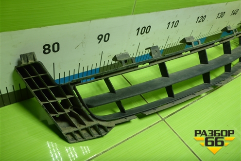 Решетка в передний бампер центральная (13238289) для Opel Insignia с 2008-2017г (Инсигниа)