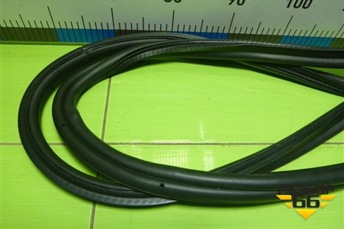 Уплотнитель багажника (LR147402) для Land Rover Range Rover 4 с 2013-2022г (Вог)