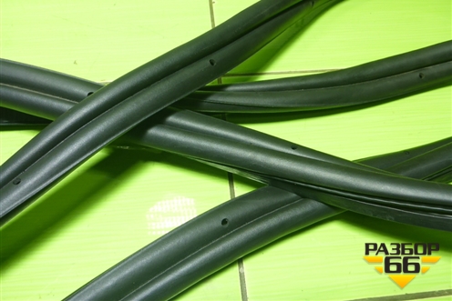 Уплотнитель багажника (LR147402) для Land Rover Range Rover 4 с 2013-2022г (Вог)