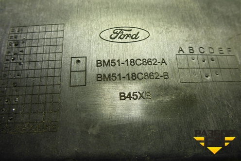 Накладка двери передней правой уголок (BM5118C862A) для Ford Focus 3 с 2011г (Фокус)