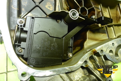 Крышка двигателя передняя (1.4л CAX) (03C109211) для Volkswagen Golf V Plus с 2005-2014г (Гольф 5 Плюс)