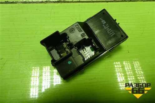 Кнопка стеклоподъёмника передняя правая (13301886) для Opel Insignia с 2008-2017г (Инсигниа)