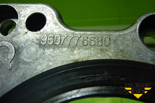 Крышка двигателя задняя (1.6л PSA) (9607776680) для Peugeot Partner Tepee с 2008г (Партнер Типпи)