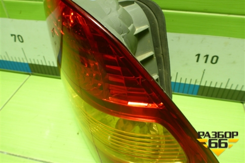 Фонарь задний правый (до 2004г седан) (815511E210) для Toyota Corolla (E12) с 2001-2007г (Королла 120)