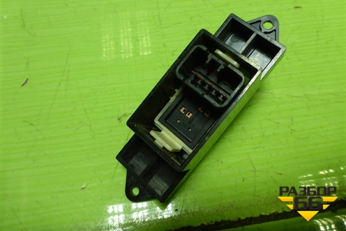 Кнопка стеклоподъёмника (MR587944) для Mitsubishi ASX с 2010г (АСХ)