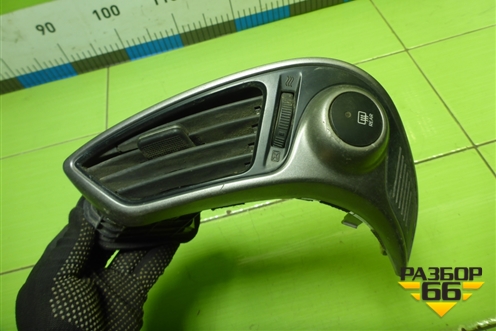 Дефлектор воздушный левый (974102S000) для Hyundai ix 35 с 2010г (Ай икс 35)