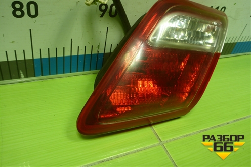 Фонарь задний внутренний правый (8158106350) для Toyota Camry XV40 с 2006-2011г (Камри)