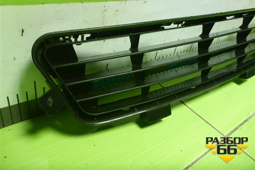 Решетка в передний бампер центральная (5311233040) для Toyota Camry XV40 с 2006-2011г (Камри)