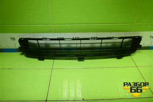 Решетка в передний бампер центральная (5311233040) для Toyota Camry XV40 с 2006-2011г (Камри)