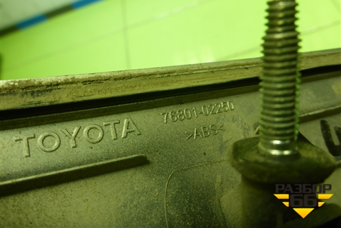 Накладка двери багажника (7680102250) для Toyota Auris с 2006-2012г (Аурис)