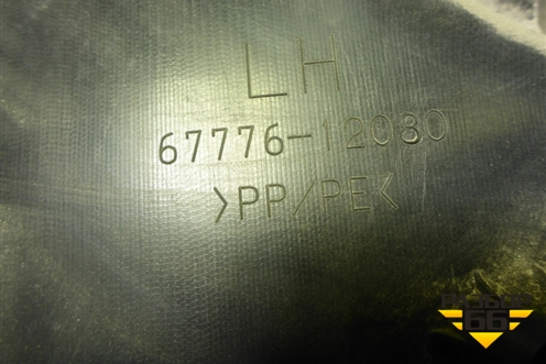 Обшивка двери задней левой под механику (6777612080) для Toyota Corolla (E15) с 2006-2013г (Королла 150)