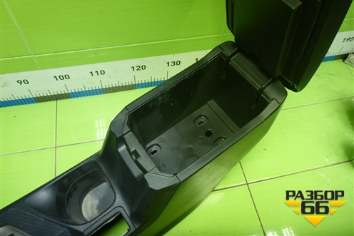 Подлокотник (5882342020) для Toyota Rav-4 с 2012-2019г (Рав 4)