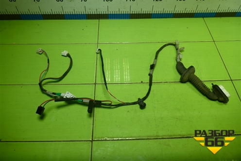 Проводка двери задней правой (8215302470F) для Toyota Auris с 2006-2012г (Аурис)