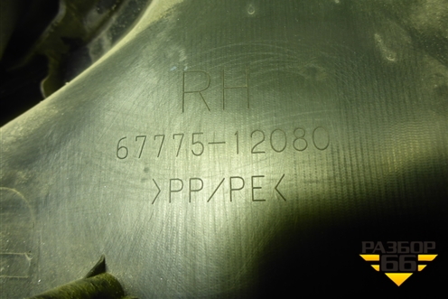 Обшивка двери передней правой под механику (6777512080) для Toyota Corolla (E15) с 2006-2013г (Королла 150)