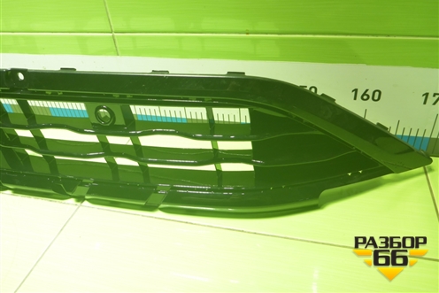Решетка в передний бампер центральная (новая) (30G853671B) для Volkswagen Talagon с 2021-2026г