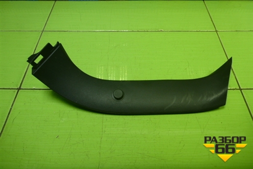 Обшивка двери багажника правая (6793702030) для Toyota Auris с 2006-2012г (Аурис)