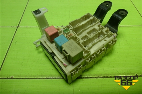 Блок предохранителей салонный (8273012390) для Toyota Corolla (E15) с 2006-2013г (Королла 150)