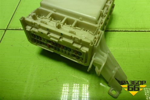 Блок предохранителей салонный (8273002150A) для Toyota Auris с 2006-2012г (Аурис)