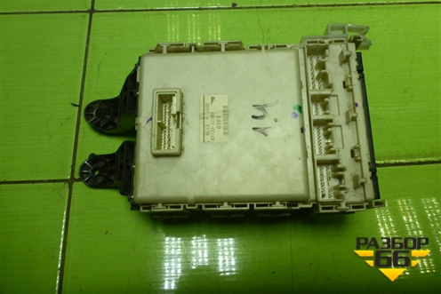 Блок предохранителей салонный (8273012390) для Toyota Corolla (E15) с 2006-2013г (Королла 150)