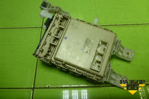 Блок предохранителей салонный (8273042360) для Toyota Rav-4 с 2006-2013г (Рав 4)
