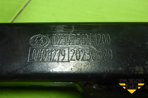 Кронштейн подножки  правый (DZ13241240128) для Shacman (shaanxi) X3000 (Х3000)