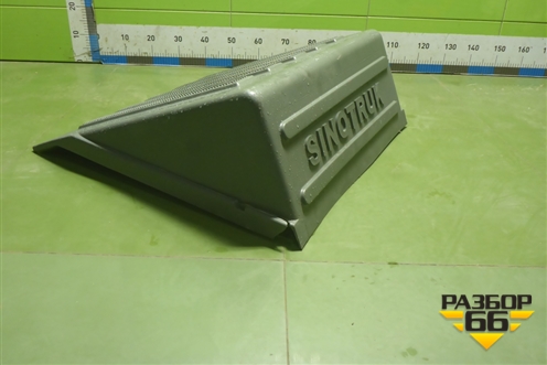 Крышка аккумулятора  (AZ9100760102) для Sitrak C7H (С7Н)