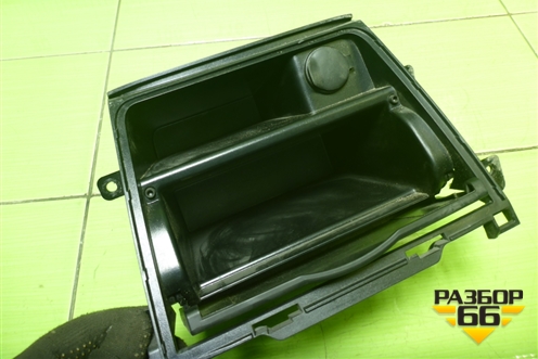 Ящик передней консоли (7383079J1) для Suzuki SX4 с 2006-2013г (СХ4)