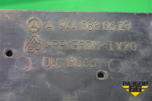 Решетка в капот правая  (Центральная) (A9448880623) для Mercedes Benz TRUCK Axor 2 с 2004г (Аксор)