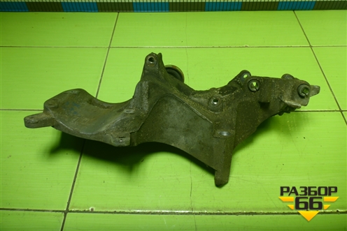 Кронштейн генератора (1.6л K7MA812) (8200941114) для Renault Sandero с 2013-2022г (Сандеро)