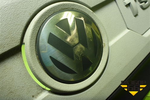Накладка декоративная на двигатель (1.8л BZB) (06J103925H) для Volkswagen Passat-CC с 2008г (Пассат ЦЦ)