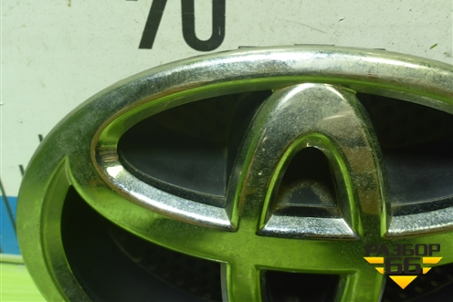 Эмблема (в передний бампер до 2015г) (7531212320) для Toyota Rav-4 с 2012-2019г (Рав 4)
