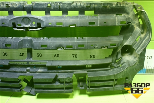 Кронштейн решетки радиатора (после 2016 г) (GV448A164A) для Ford Kuga с 2012г (Куга 2)