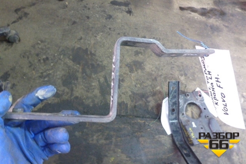 Кронштейн тормозного крана левый (21033259) для Volvo TRUCK FH с 2008-2013г (ФШ)